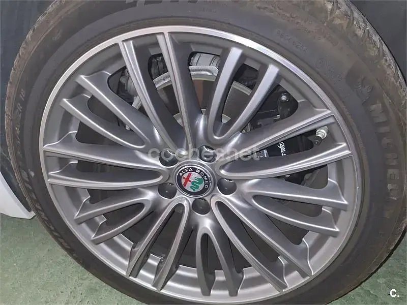 Usado Alfa Romeo Giulia Super 180 CV (132 kW) 2018 Blanco Berlina