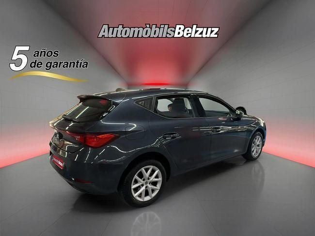 Usado Seat Leon Style 110 CV (80 kW) 2024 Gris Utilitario