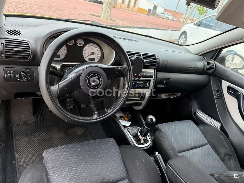 Brugt Seat Leon Sport 130 HK (95 kW) 2005 Gul Hatchback