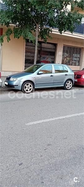 Gris / plata Usado 2002 Skoda Fabia Elegance Utilitario | 1600 € (Precio justo) - Imagen 1/4