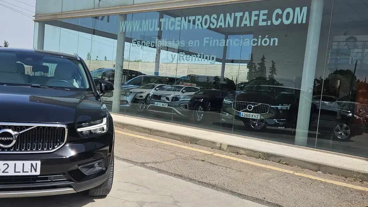 Usado Volvo XC40 Momentum 163 CV (119 kW) 2020 Negro SUV