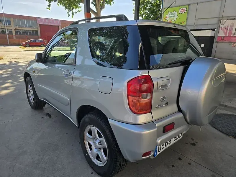 Usado Toyota RAV4 Luna 125 CV (91 kW) 2001 Gris / plata SUV
