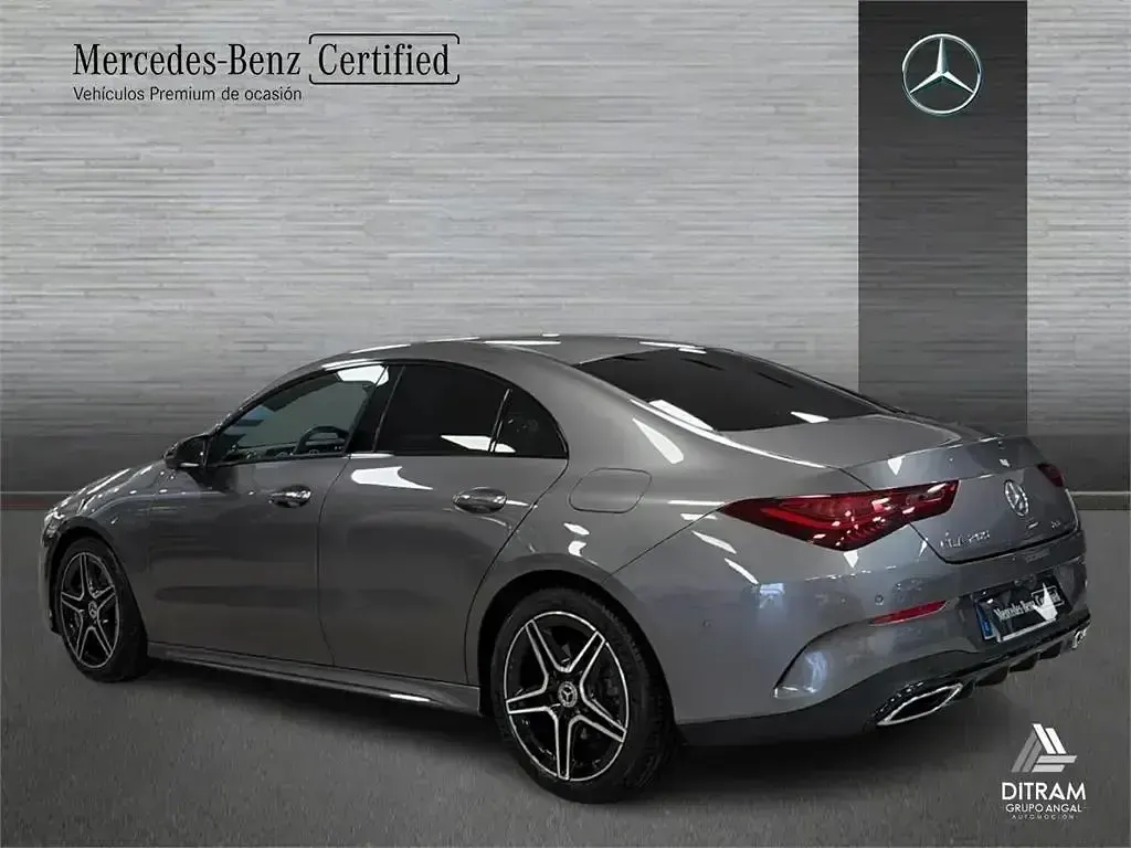 Usado Mercedes CLA200 163 CV (119 kW) 2025 Gris Berlina