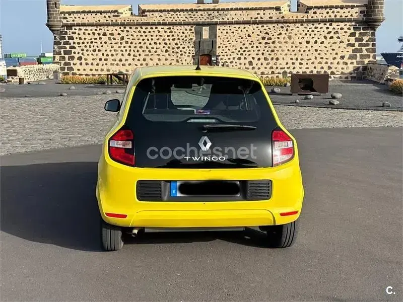 Usado Renault Twingo SE 70 CV (51 kW) 2016 Amarillo Utilitario