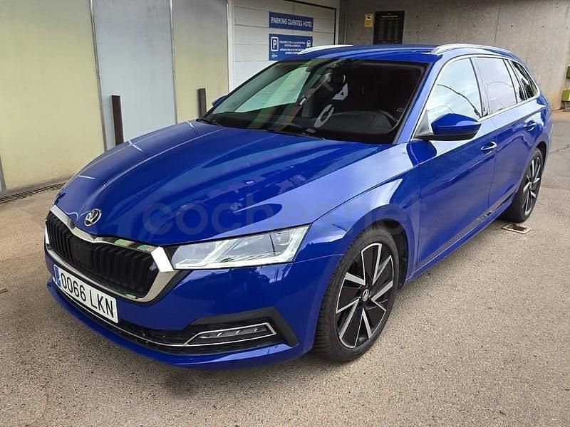 Usado Skoda Octavia Style 150 CV (110 kW) 2020 Azul Familiar