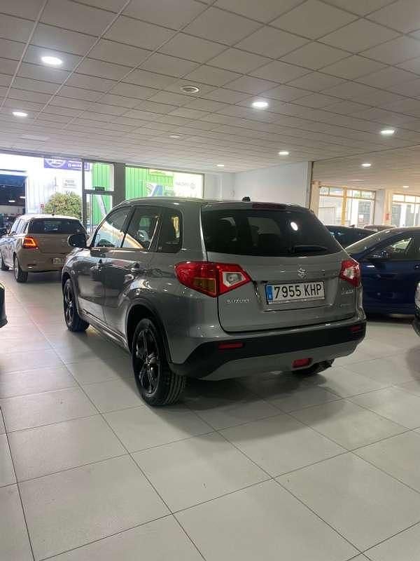 Usado Suzuki Vitara GLX 140 CV (102 kW) 2018 Gris SUV