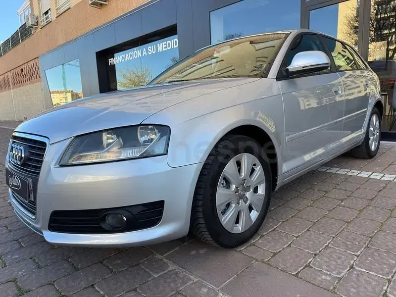 Usado Audi A3 Attraction 140 CV (102 kW) 2009 Gris / plata Utilitario