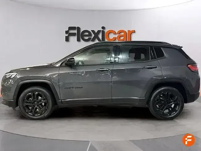 Usado Jeep Compass Night Eagle 130 CV (95 kW) 2022 Gris SUV