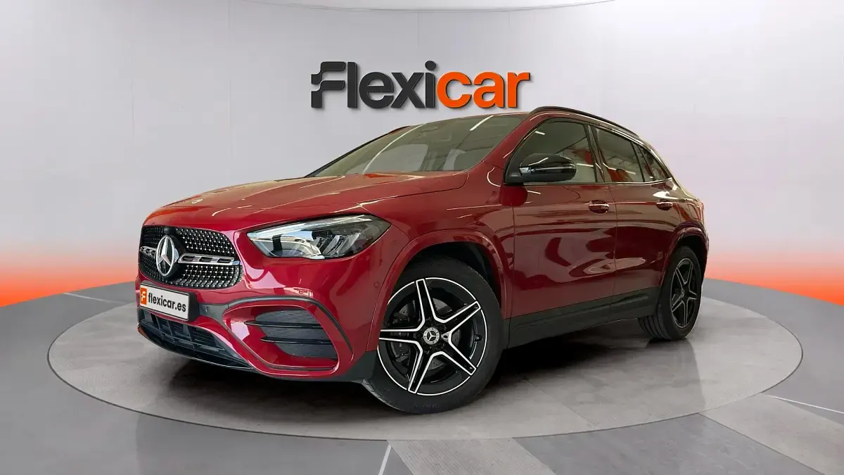 Usado Mercedes GLA200 163 CV (119 kW) 2023 Granate SUV
