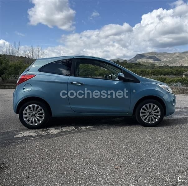 Usado Ford Ka Titanium 69 CV (50 kW) 2011 Azul Utilitario