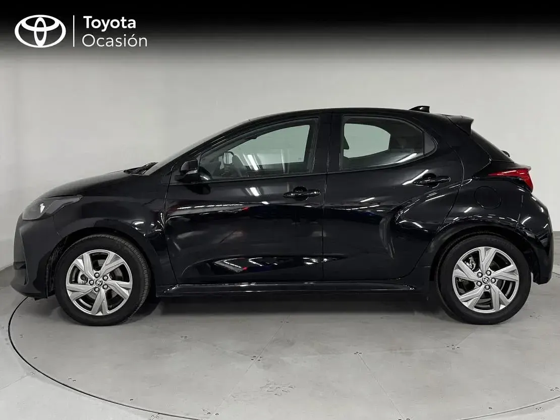Usado Toyota Yaris Hybrid Active 116 CV (85 kW) 2025 Negro azabache Berlina