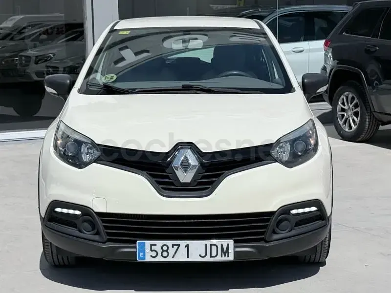 Usado Renault Captur Intens 90 CV (66 kW) 2015 Beige SUV