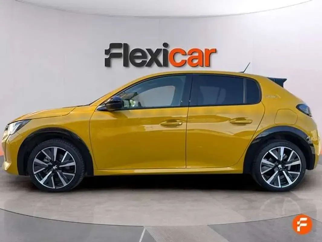 Usado Peugeot 208 GT-line 131 CV (96 kW) 2020 Amarillo Utilitario