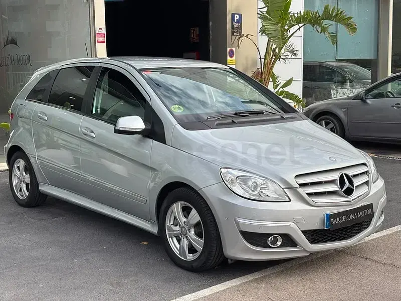 Usado Mercedes B200 140 CV (102 kW) 2011 Gris / plata Utilitario