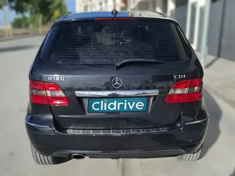 Usado Mercedes B180 Sport Edition 109 CV (80 kW) 2010 Negro Monovolumen