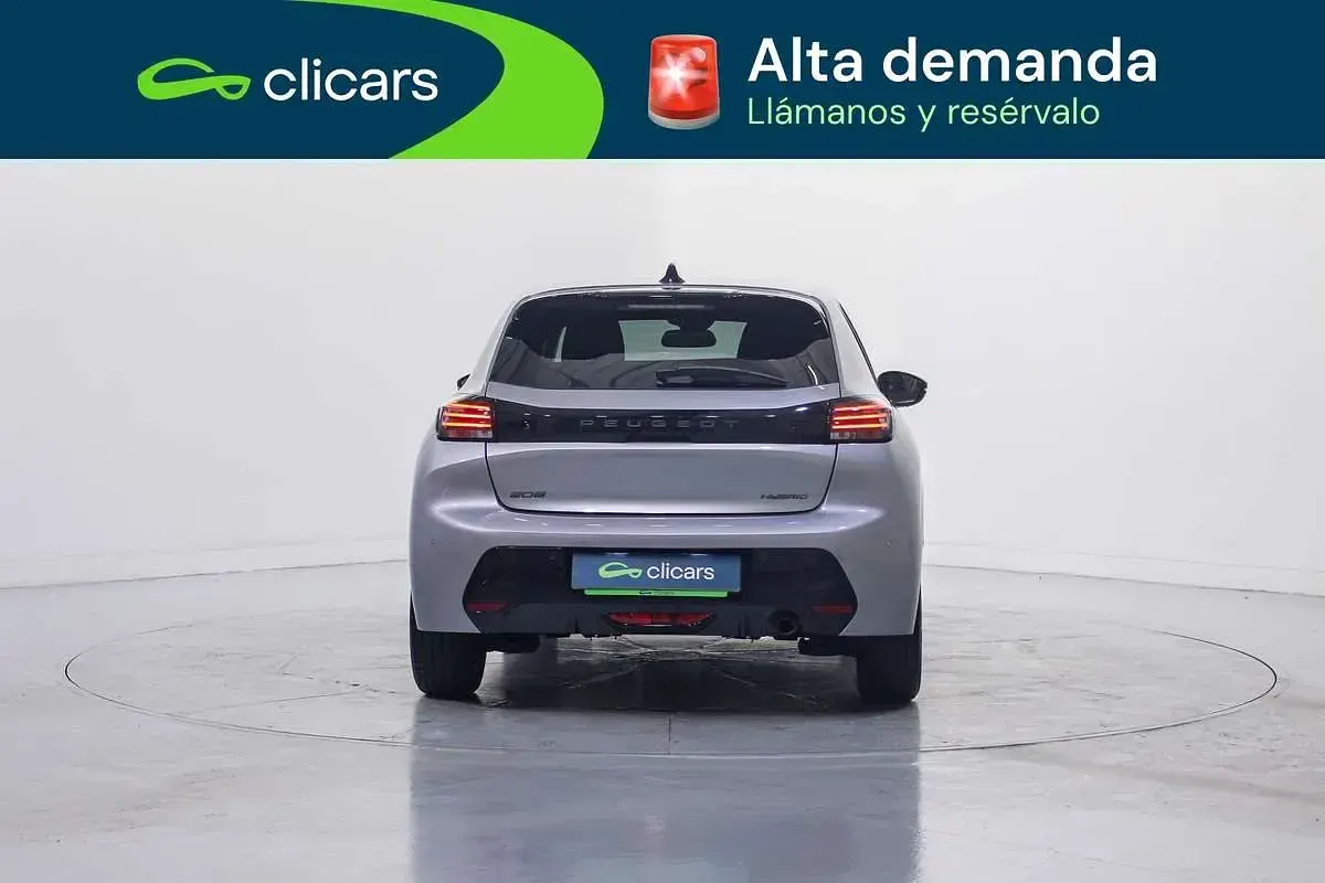 Usado Peugeot 208 Allure 101 CV (74 kW) 2025 Plateado Utilitario