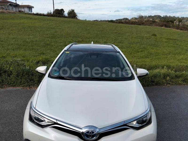 Usado Toyota Auris Hybrid Active 136 CV (100 kW) 2015 Blanco Familiar