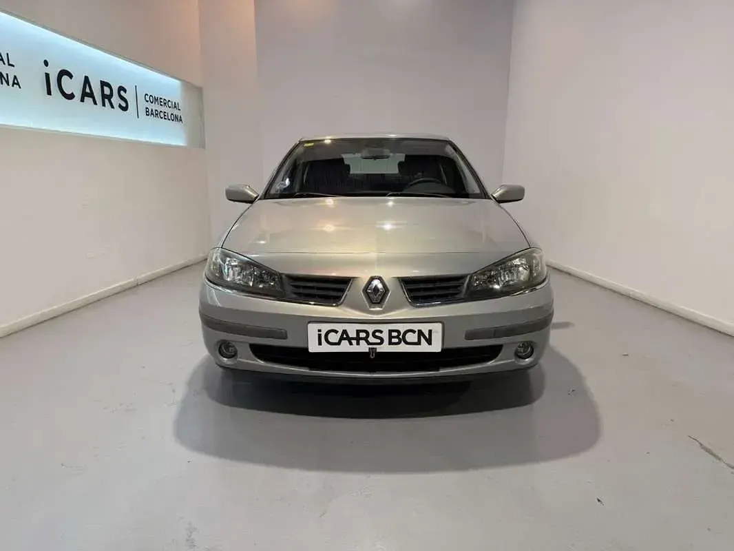 Begagnad Renault Laguna III Authentique 110 HK (80 kW) 2007 Grå Sedan