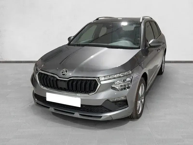 Usado Skoda Kamiq Sport 150 CV (110 kW) 2025 Gris / plata SUV