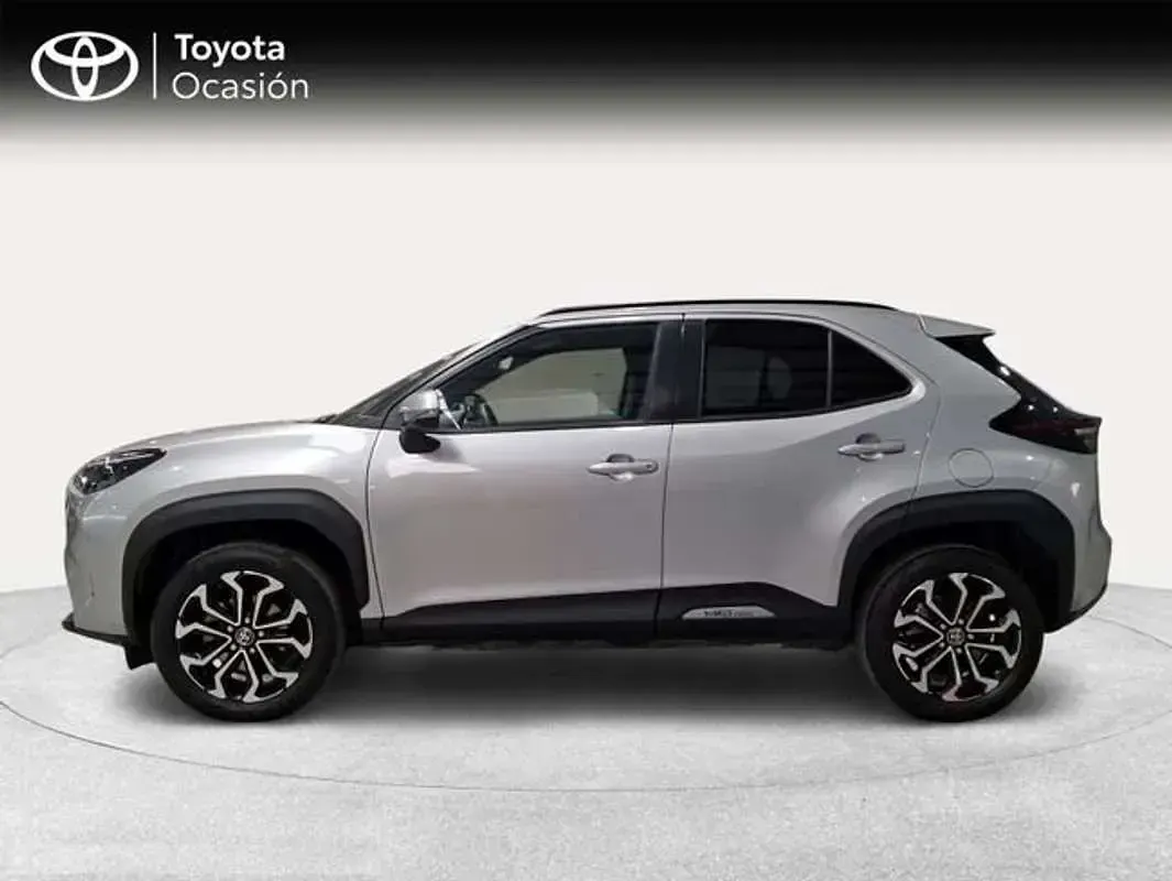 Usado Toyota Yaris Cross Active 116 CV (85 kW) 2025 Plateado SUV