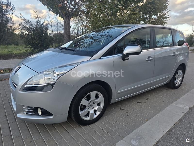 Gris / plata Usado 2010 Peugeot 5008 Premium Monovolumen | 4650 € (Super precio) - Imagen 1/4