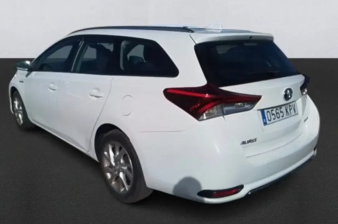 Usado Toyota Auris Hybrid Active 136 CV (100 kW) 2019 Blanco Familiar
