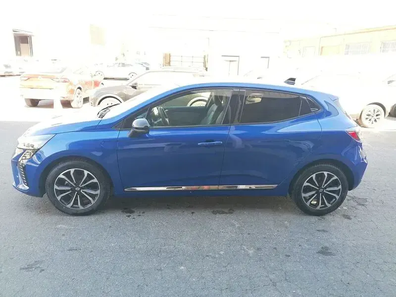 Usado Renault Clio V Techno 100 CV (73 kW) 2025 Azul Berlina