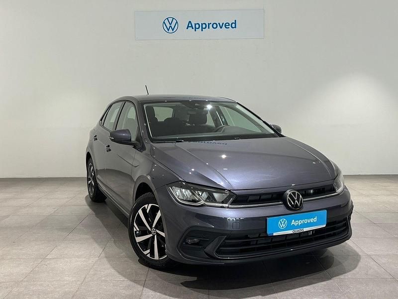 Usado VW Polo Life 95 CV (69 kW) 2022 Gris Utilitario