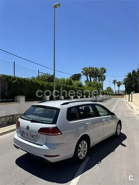 Usado VW Golf VII Advance 115 CV (84 kW) 2018 Gris / plata Familiar