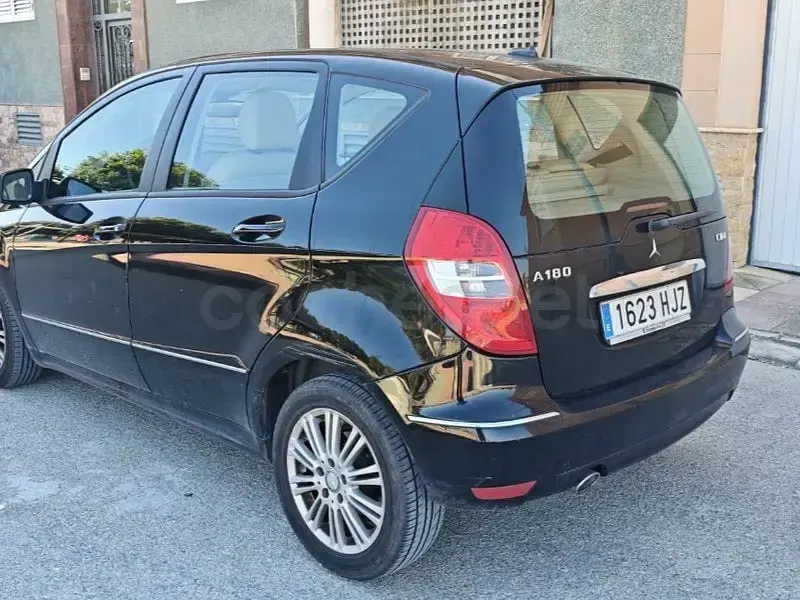 Usado Mercedes A180 AMG 109 CV (80 kW) 2012 Negro Berlina
