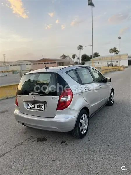 Usado Mercedes A180 Avantgarde 109 CV (80 kW) 2009 Gris / plata Monovolumen