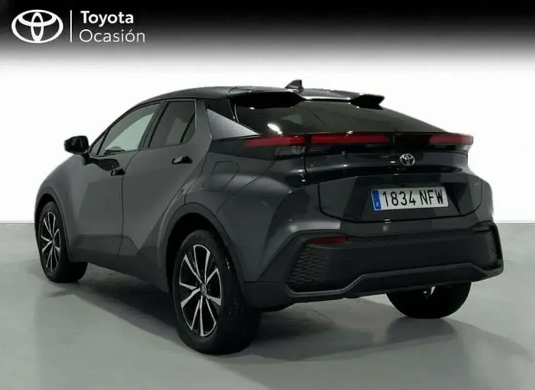 Usado Toyota C-HR Advance 140 CV (102 kW) 2025 Gris SUV