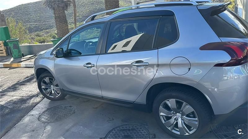 Usado Peugeot 2008 Style 110 CV (80 kW) 2018 Gris / plata SUV