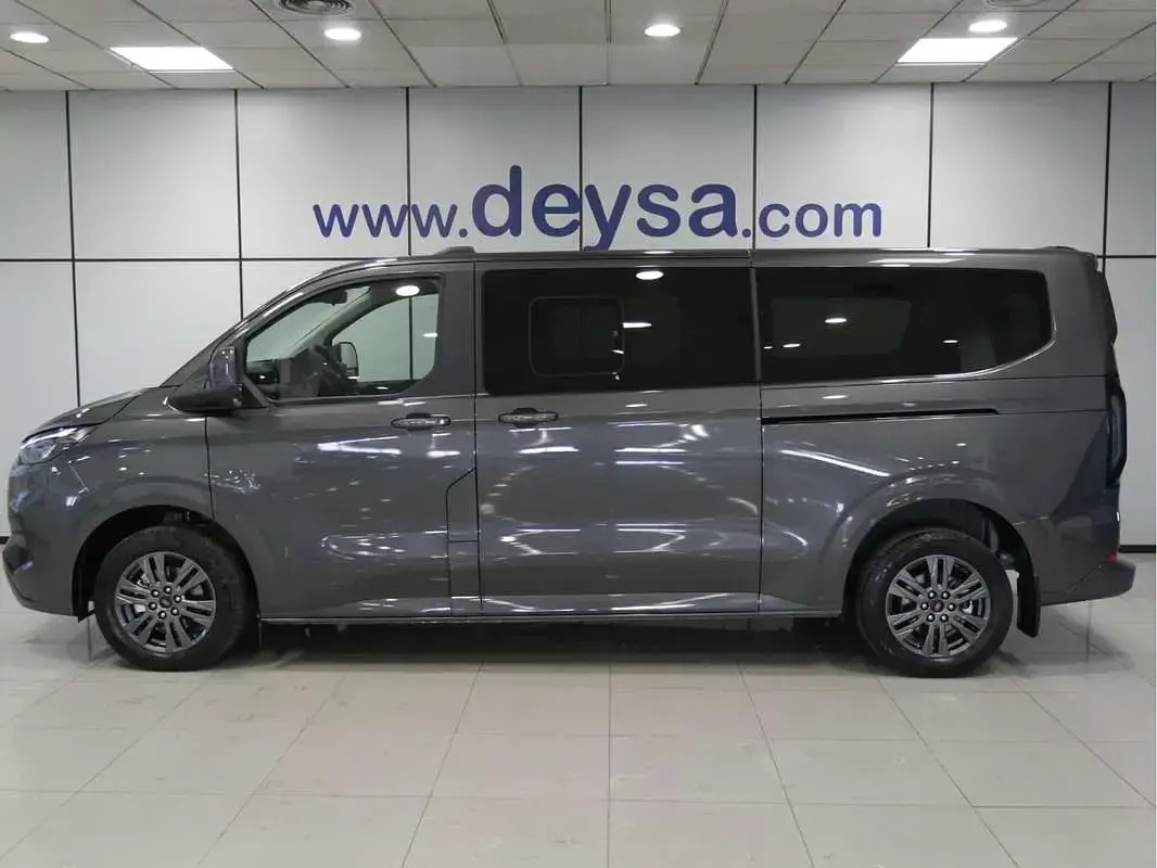 Nuevo Ford Tourneo Titanium 170 CV (125 kW) 2026 Gris Familiar