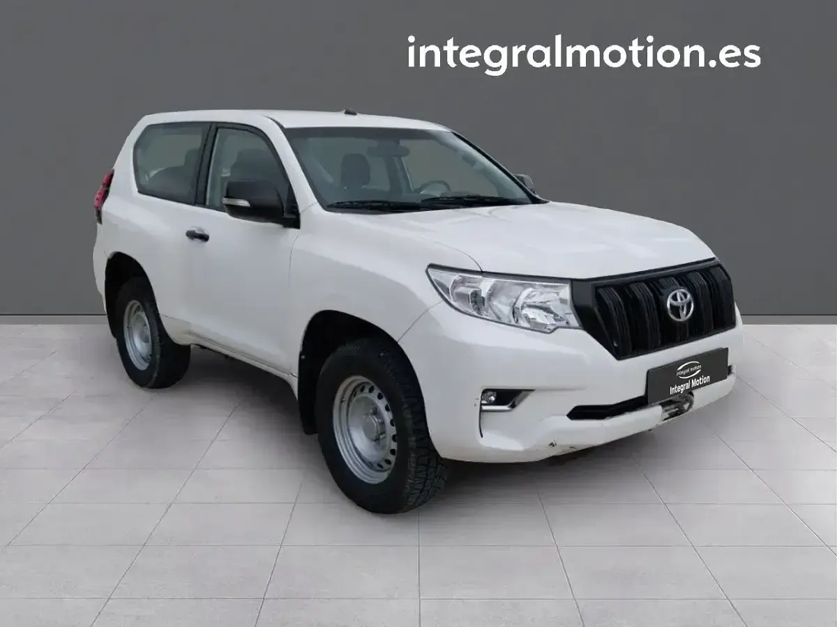 Używany Toyota Land Cruiser 204 KM (150 kW) 2020 Biały Hatchback