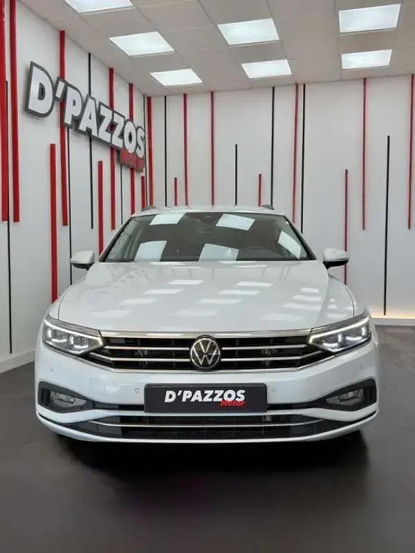 Usado VW Passat Executive 122 CV (89 kW) 2023 Blanco Familiar