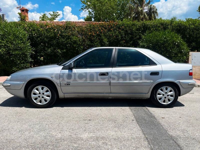 Usado Citroën Xantia 112 CV (82 kW) 2001 Gris / plata Berlina
