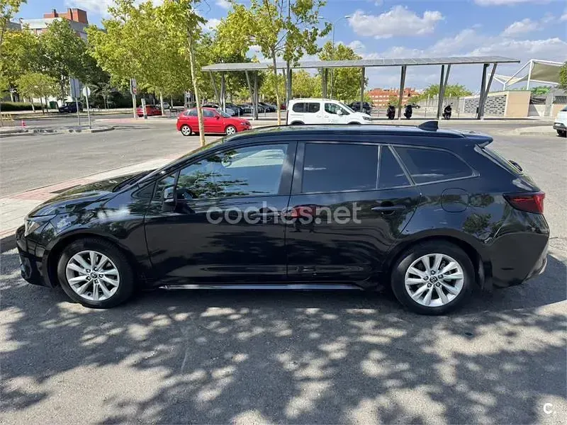 Usado Toyota Corolla Active 140 CV (102 kW) 2023 Negro Familiar