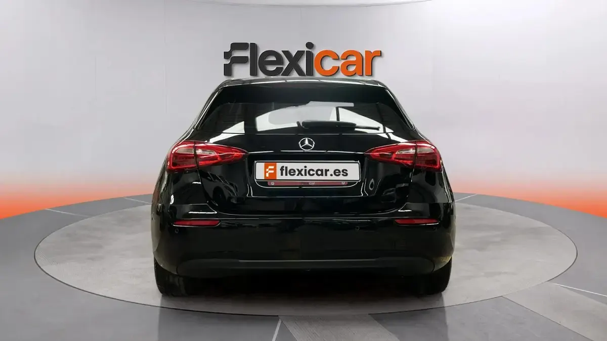 Usado Mercedes A200 163 CV (119 kW) 2021 Negro Berlina