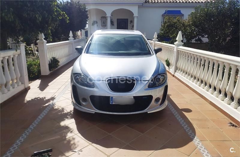 Usado Seat Leon Sport 105 CV (77 kW) 2008 Gris / plata Utilitario