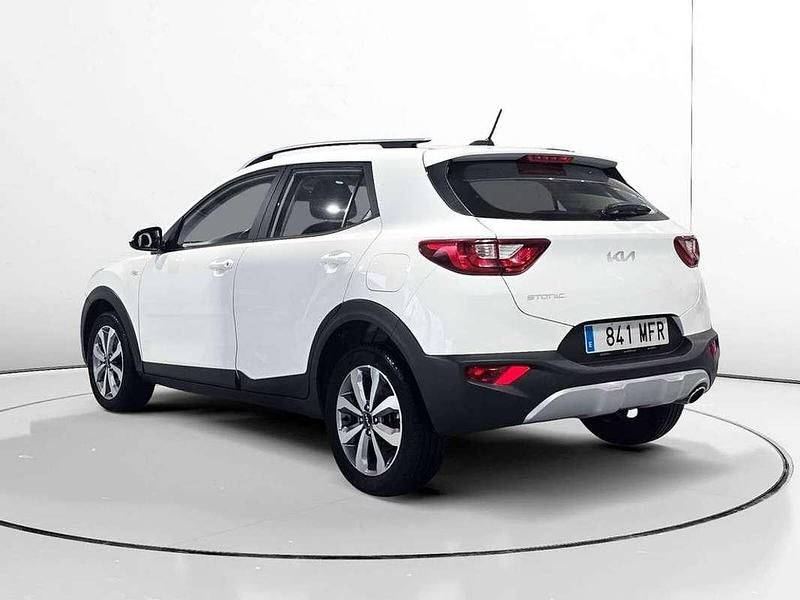 Usado Kia Stonic 84 CV (61 kW) 2023 Blanco SUV