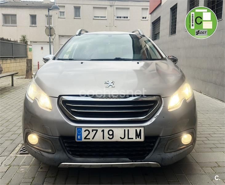 Usado Peugeot 2008 Style 110 CV (80 kW) 2017 Gris / plata SUV
