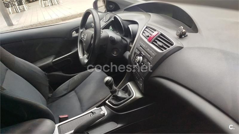 Usado Honda Civic Executive 120 CV (88 kW) 2014 Rojo Familiar