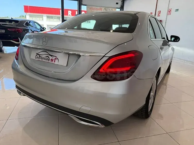 Usado Mercedes C200 160 CV (117 kW) 2019 Gris / plata Berlina