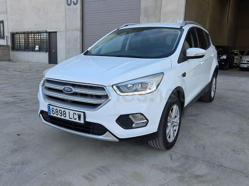 Usado Ford Kuga Trend 120 CV (88 kW) 2019 Blanco SUV