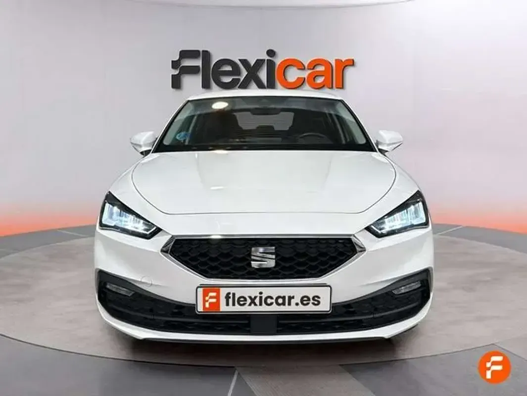 Usado Seat Leon Style 116 CV (85 kW) 2025 Blanco Familiar