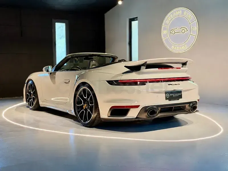 Usado Porsche 911 Turbo S Cabriolet 650 CV (478 kW) 2022 Gris / plata Descapotable