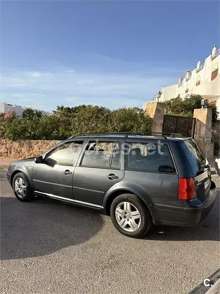 Usado VW Golf IV 105 CV (77 kW) 2003 Gris / plata Familiar