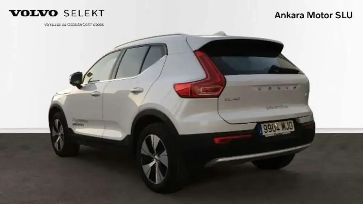 Usado Volvo XC40 Core 203 CV (149 kW) 2023 Blanco SUV