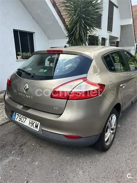 Usado Renault Mégane III Dynamique 110 CV (80 kW) 2012 Beige Berlina